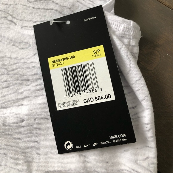 Women Nike top with tag - Picture 5 of 5